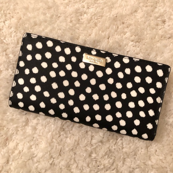 kate spade Handbags - NWT kate spade adorable wallet.